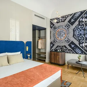 Moments By Continental Group Hotell